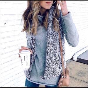 Thread & Supply Gray Arctic Fleece Sherpa Vest, EUC, Size XS